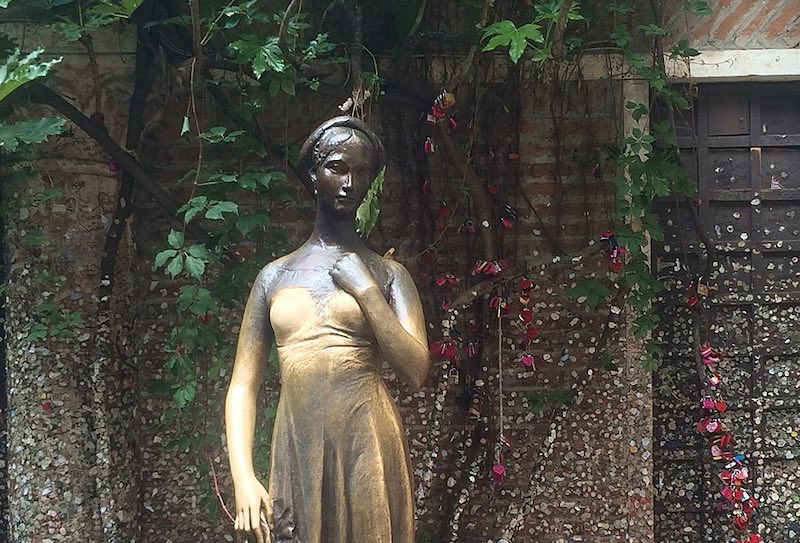 statua di giulietta a Verona